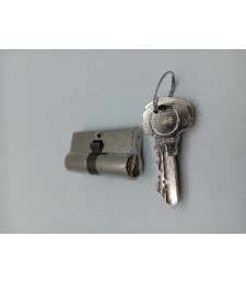 Bombillo Yale 30-30 Níquel LL/Iguales (Y53030HNLLI) | Herrajes HE