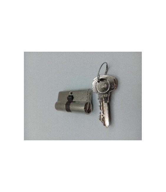 Bombillo Yale 30-30 Níquel LL/Iguales (Y53030HNLLI) | Herrajes HE