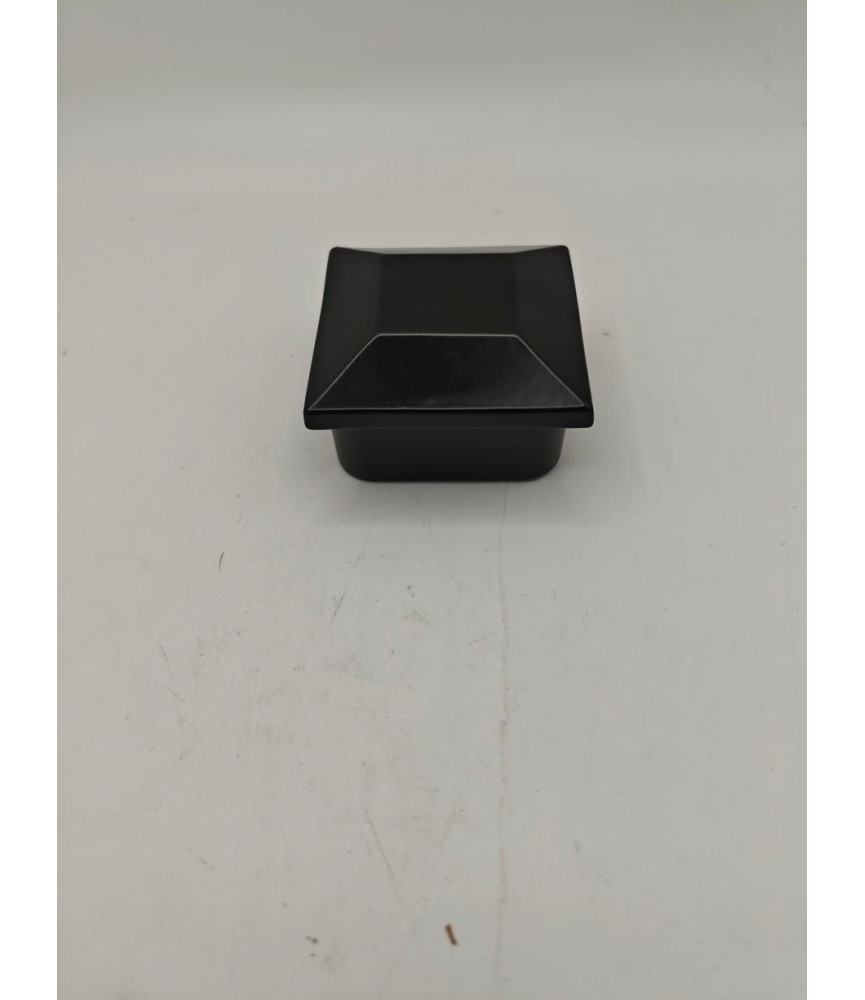 Remate Pirámide Plana 60x60 Negro | Herrajes HE