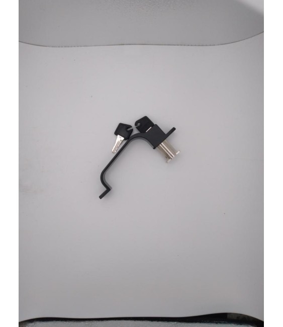 Cierre CM8 Central c/Llave Negro Corto | Herrajes HE